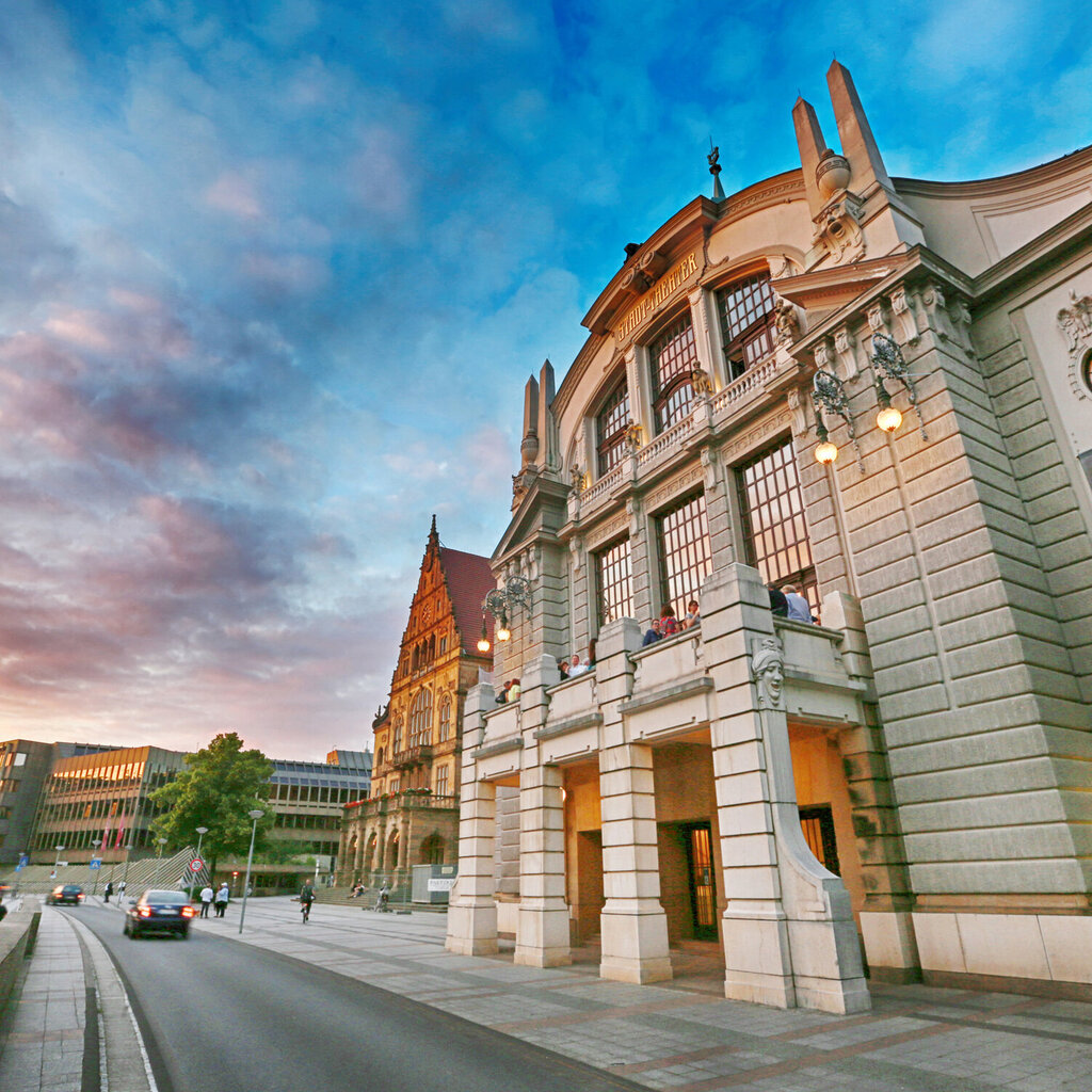 Dekoratives Foto des Stadttheaters.